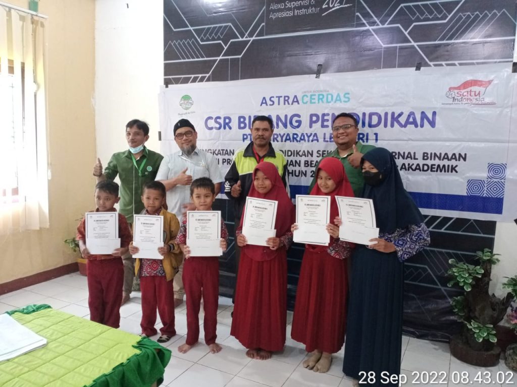 HUT PT Astra Agro Lestari, PT SRL 1 Beri Beasiswa Prestasi Serta Honor Guru