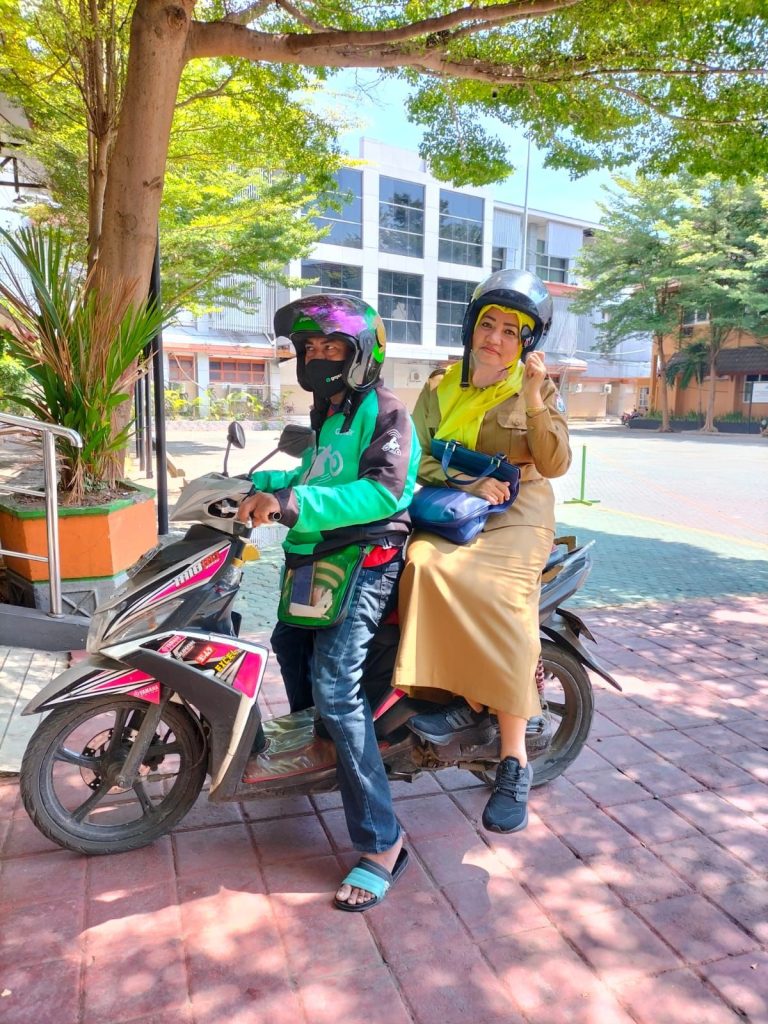 Kepala Dinas PU Makassar Kekantor Pakai Ojek, Program Ojol Day Makin Terealisasi