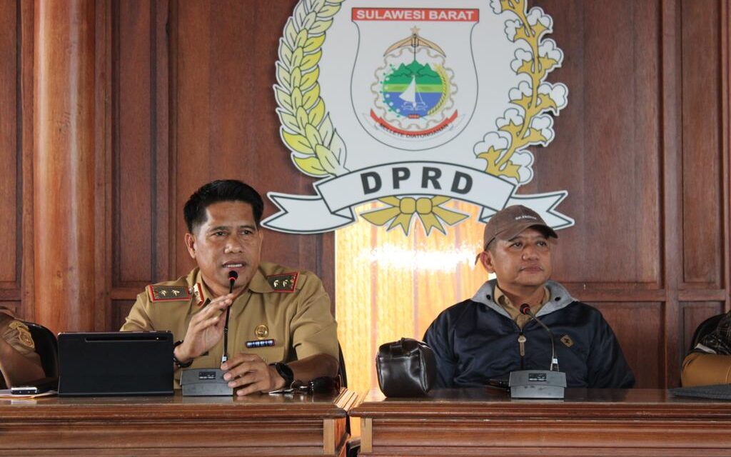 Sekwan Hamsi Gelar Rapat Perdana Bersama Staf Sekretariat DPRD Provinsi Sulawesi Barat