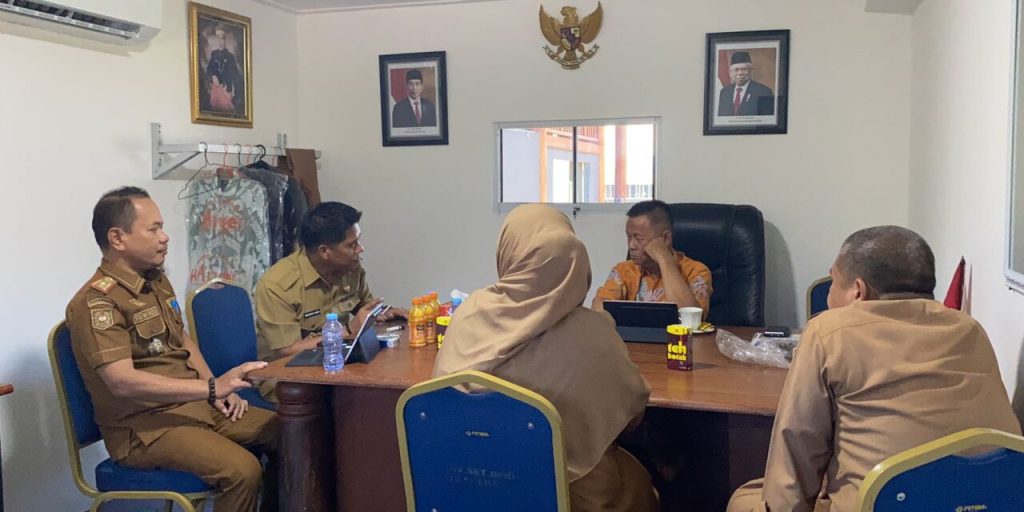 Silaturahmi Ketua Komisi II DPRD Prov. SulBar H. Sudirman dengan Sekretaris DPRD Prov. SulBar, Muhammad Hamzih