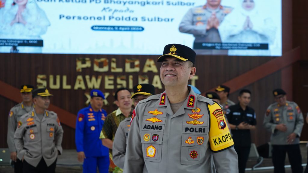 Polda Sulbar Serahkan Bingkisan Parcel Lebaran Yang di Maknai Sebagai Penguat Tali Silaturahmi