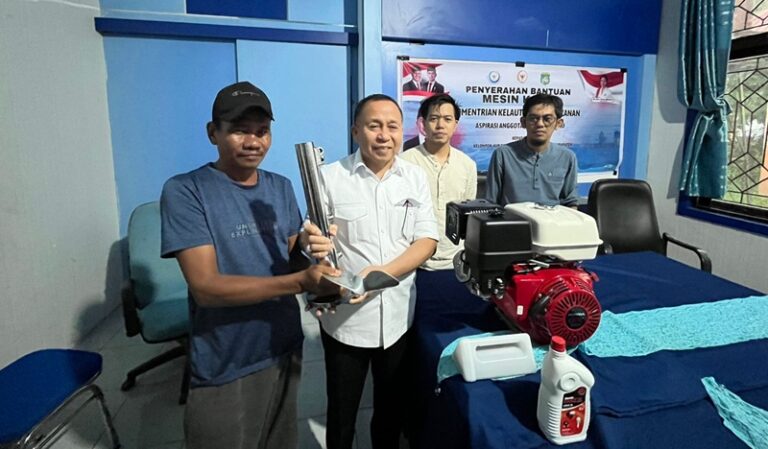 Agus Ambo Dorong Penguatan Ekonomi Pesisir Lewat Bantuan Mesin Kapal untuk Nelayan Pasangkayu