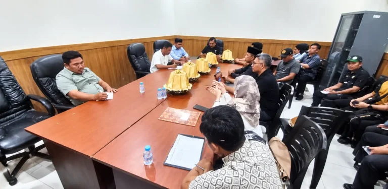 DPRD Mamuju Tengah Minta Puskesmas Salupangkang Segera Diperbaiki! DPRD Mamuju Tengah Minta Puskesmas Salupangkang Segera Diperbaiki!